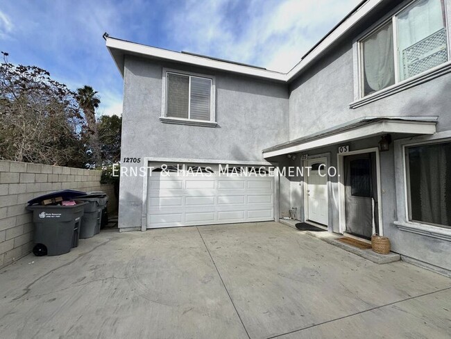 Building Photo - Lovely 3 Bedroom 2 Bath Rear Home in Prime...