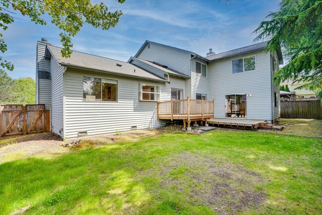 Building Photo - 4 Bedroom 2.5 Baths+ Bonus Home Office/ Woodinville $3850 per Month