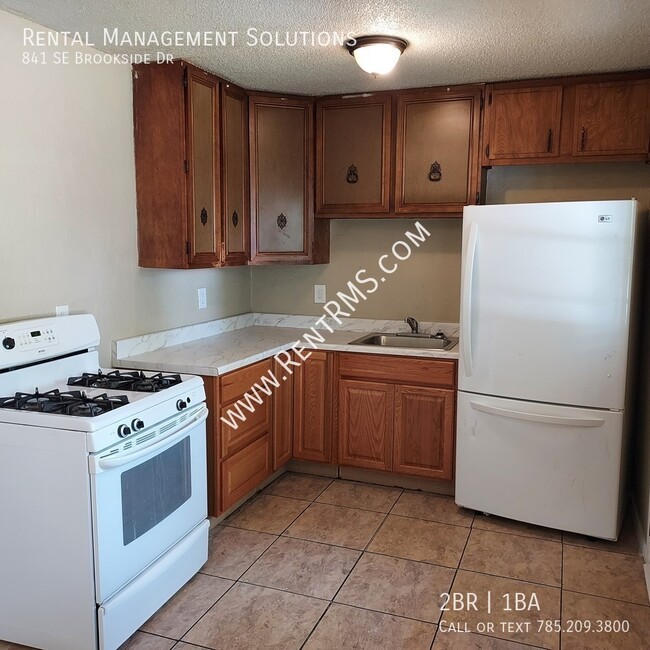 Building Photo - 841 SE Brookside Dr