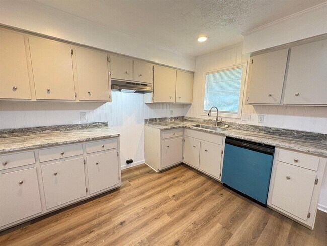 Building Photo - 2941 Shenandoah Dr