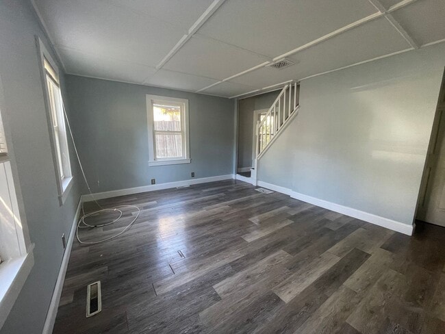 Building Photo - Your Lee Hideaway – Cozy 2BR + Office, Wal...