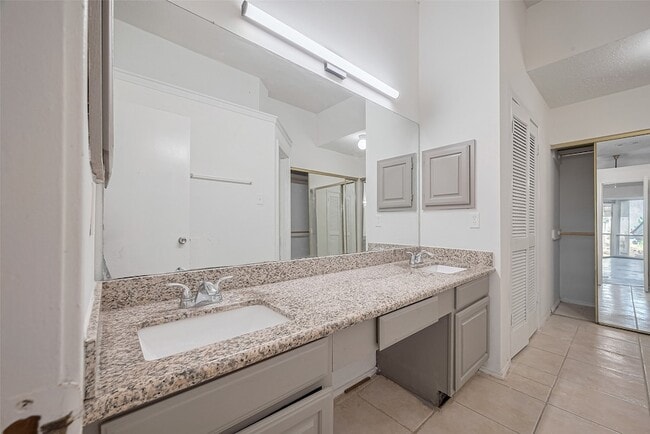 Building Photo - 2107 Creekshire Dr