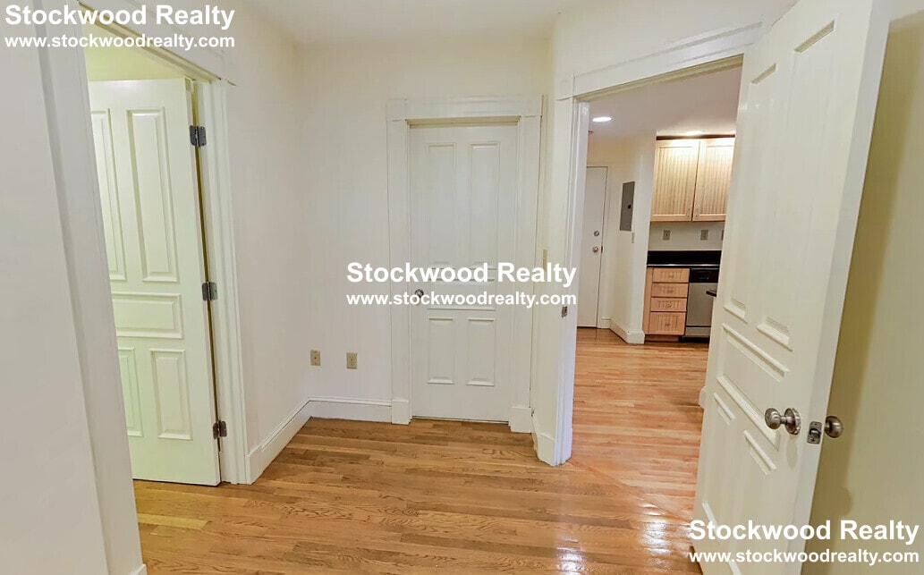 Building Photo - 195 Commonwealth Ave