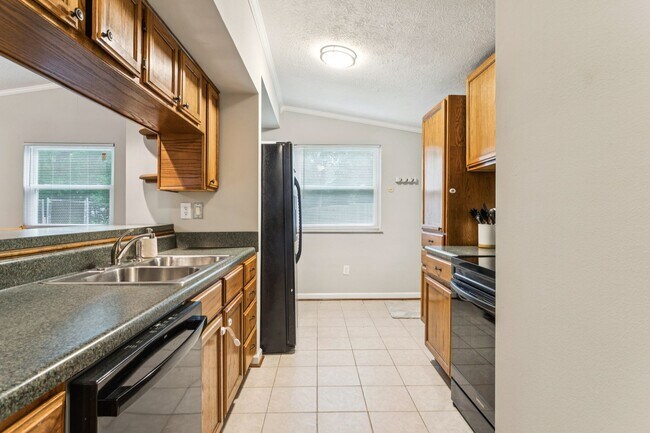 Building Photo - 501 Ashwood Dr