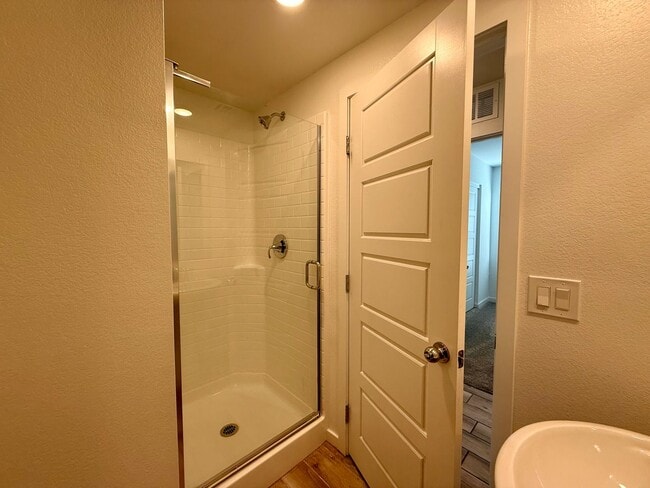 Building Photo - 4 BED 3 BATH 2 CAR GARAGE TOWNHOUSE + LOFT ON CORNER LOT w/ BALCONY