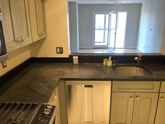 Kitchen - 1045 N Utah St
