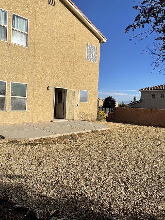 Building Photo - 2230 Vista de Colinas Dr SE