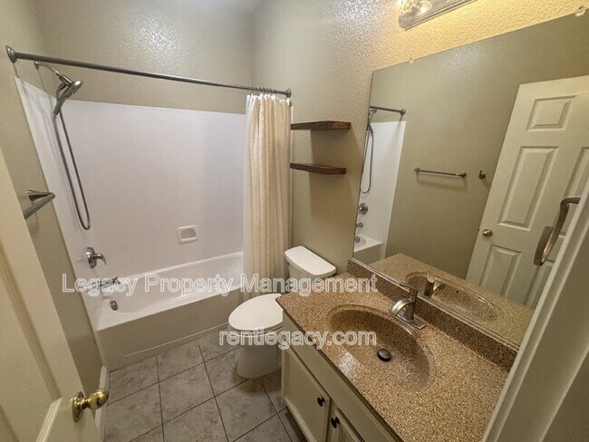 Building Photo - 1724 Magenta Dr