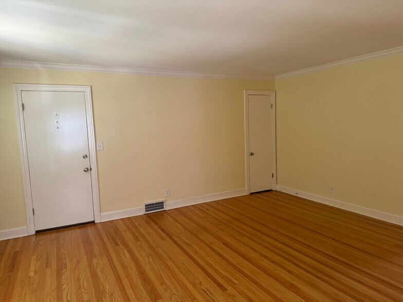 family room - 1420 Eastern Pkwy
