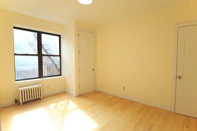 Building Photo - 66 St Nicholas Pl