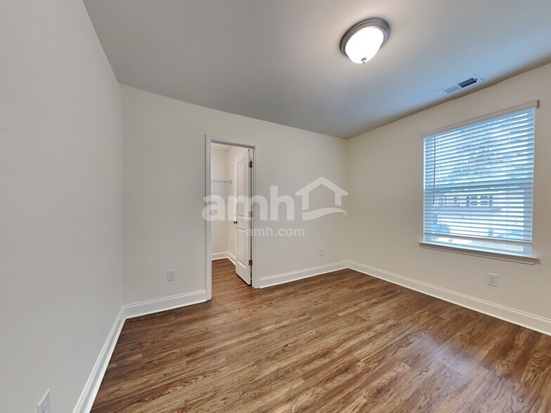 Building Photo - 121 Sweet Gum Dr