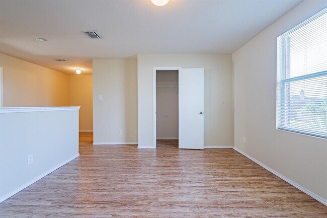 Building Photo - 1000 Bumble Bee Dr