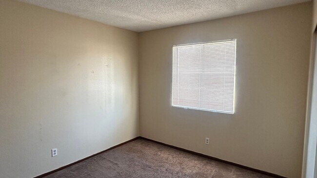 Building Photo - Beautiful & upscale 2 bedroom 2 bathrooms apartment Available for rent !!!