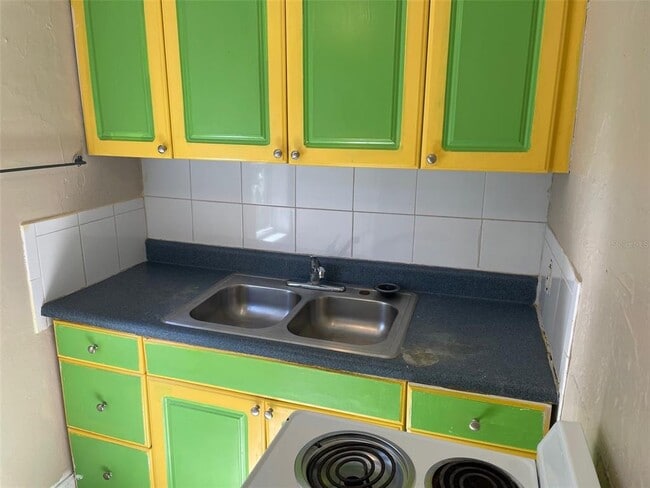 Building Photo - 2010 28th Ave N