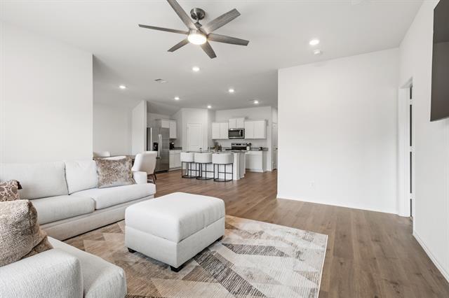 Building Photo - 4013 Pinebluff Ln