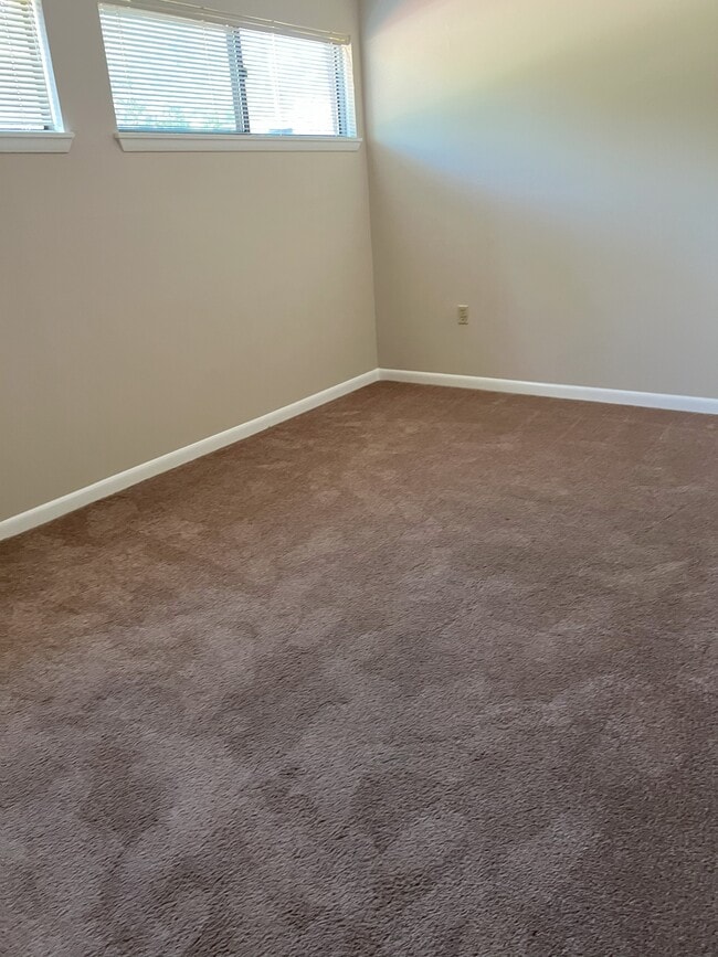 Building Photo - 118 Opp Blvd NE