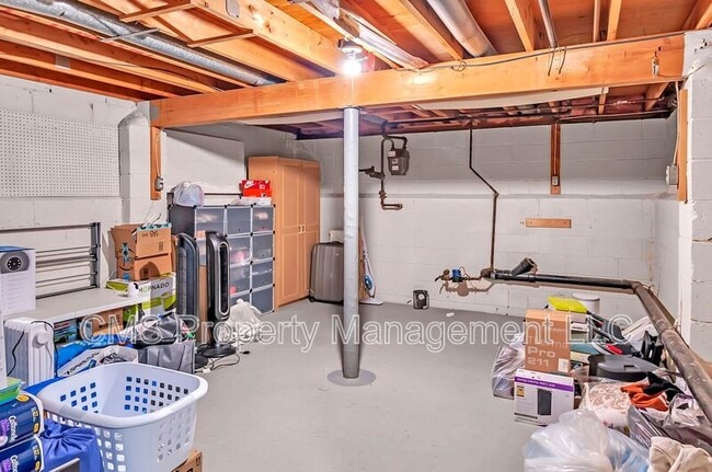 Building Photo - 22 Hickory Ct