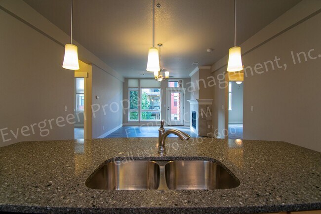 Building Photo - 2715 Iowa Dr