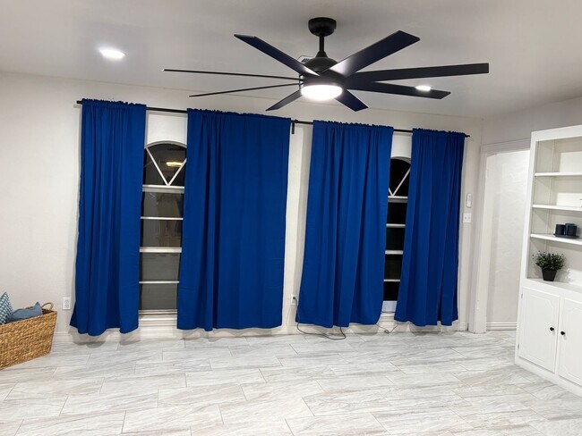 Building Photo - Gorgeous Remodeled 4 Bedroom Home