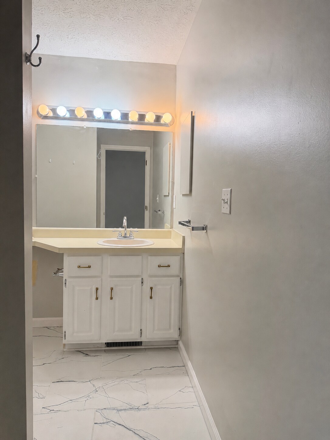 Building Photo - 3441 Laredo Dr