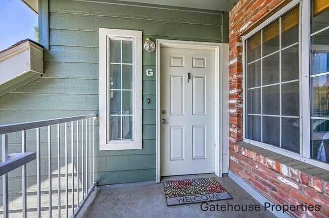 Building Photo - 864 S Reed Ct