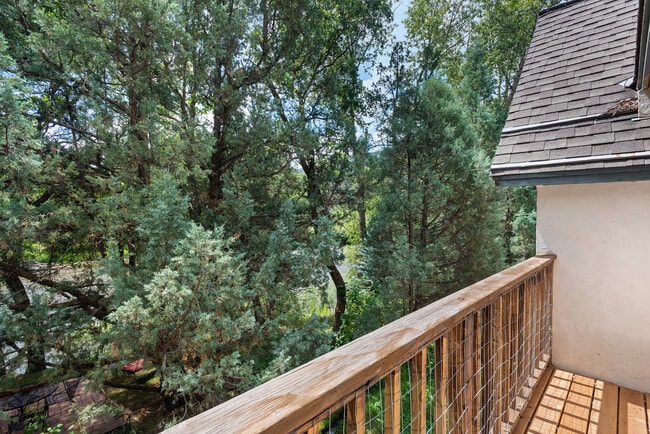 Building Photo - 180 River Oaks Ln