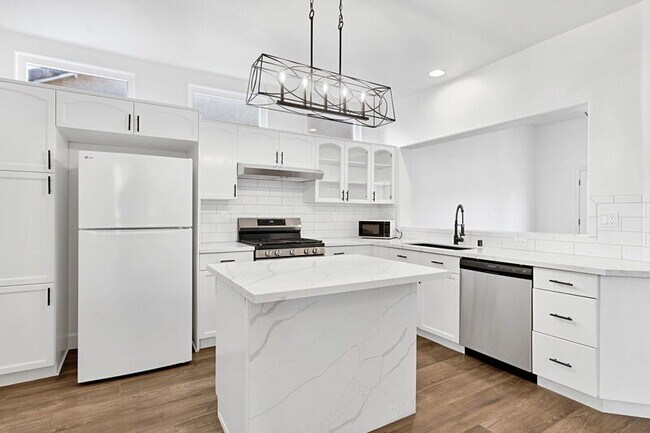 Building Photo - 10556 E Greenbury Way