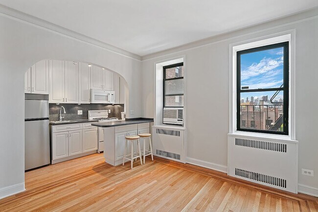 Building Photo - 25-40-40 31st Ave