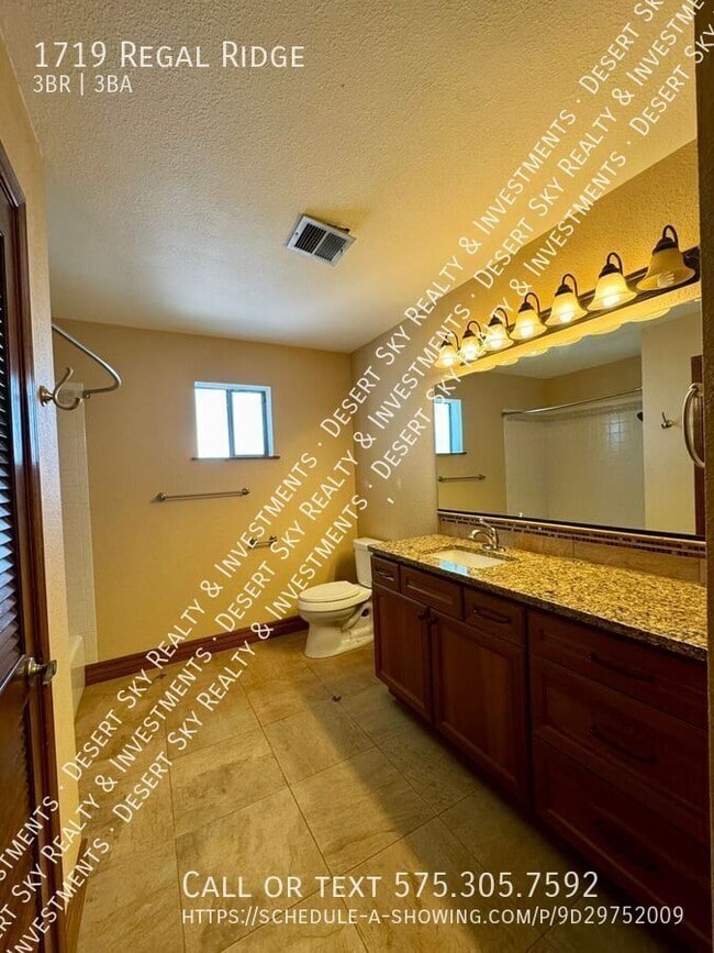 Building Photo - 1719 Regal Ridge St