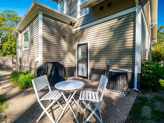 Building Photo - 18031 Larchwood Ave