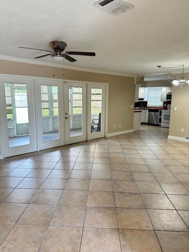 Building Photo - 383 SW Tulip Blvd