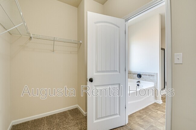 Building Photo - 633 Colston Ave