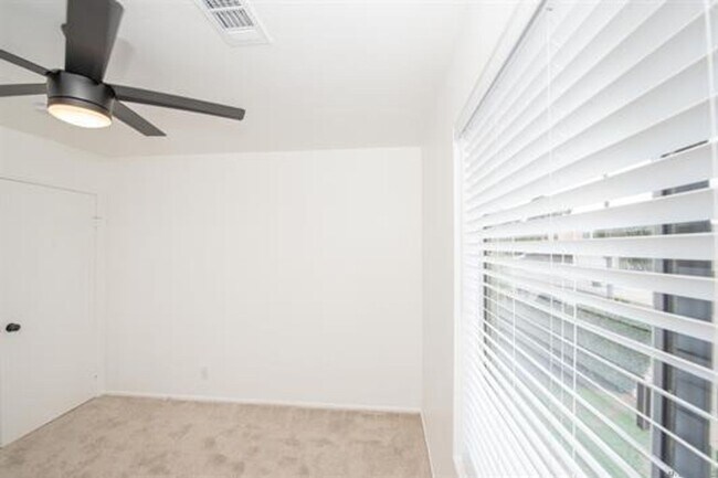 Building Photo - Encinitas 4br  2 car garage granite kitchen Huge Yard Home Remodeled TEXT 858-774-1574 $6290