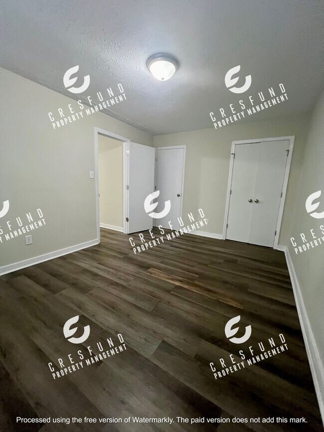 Building Photo - Spacious 1 BR 1 Bath Bottom Unit - Ready for Move In Today!