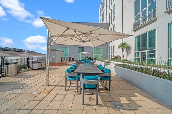 Building Photo - 2000 Bagby St