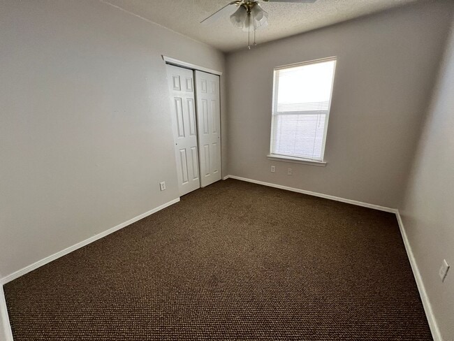 Building Photo - PRICED TO RENT QUICKLY !!