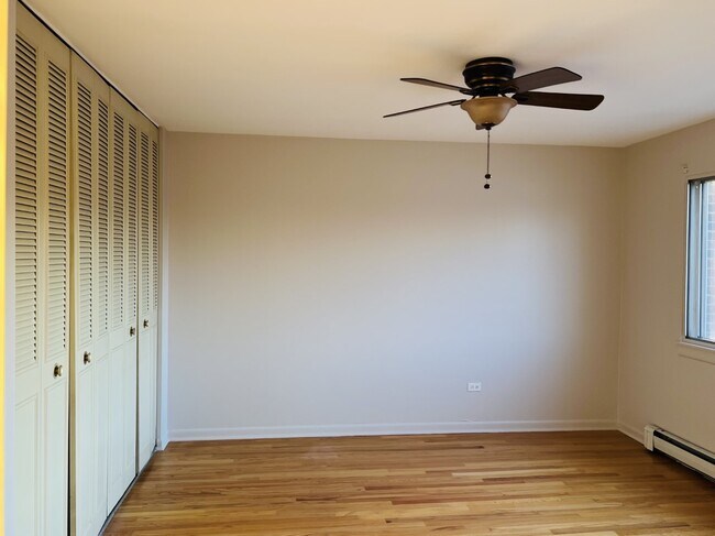 Building Photo - 205 W Miner St