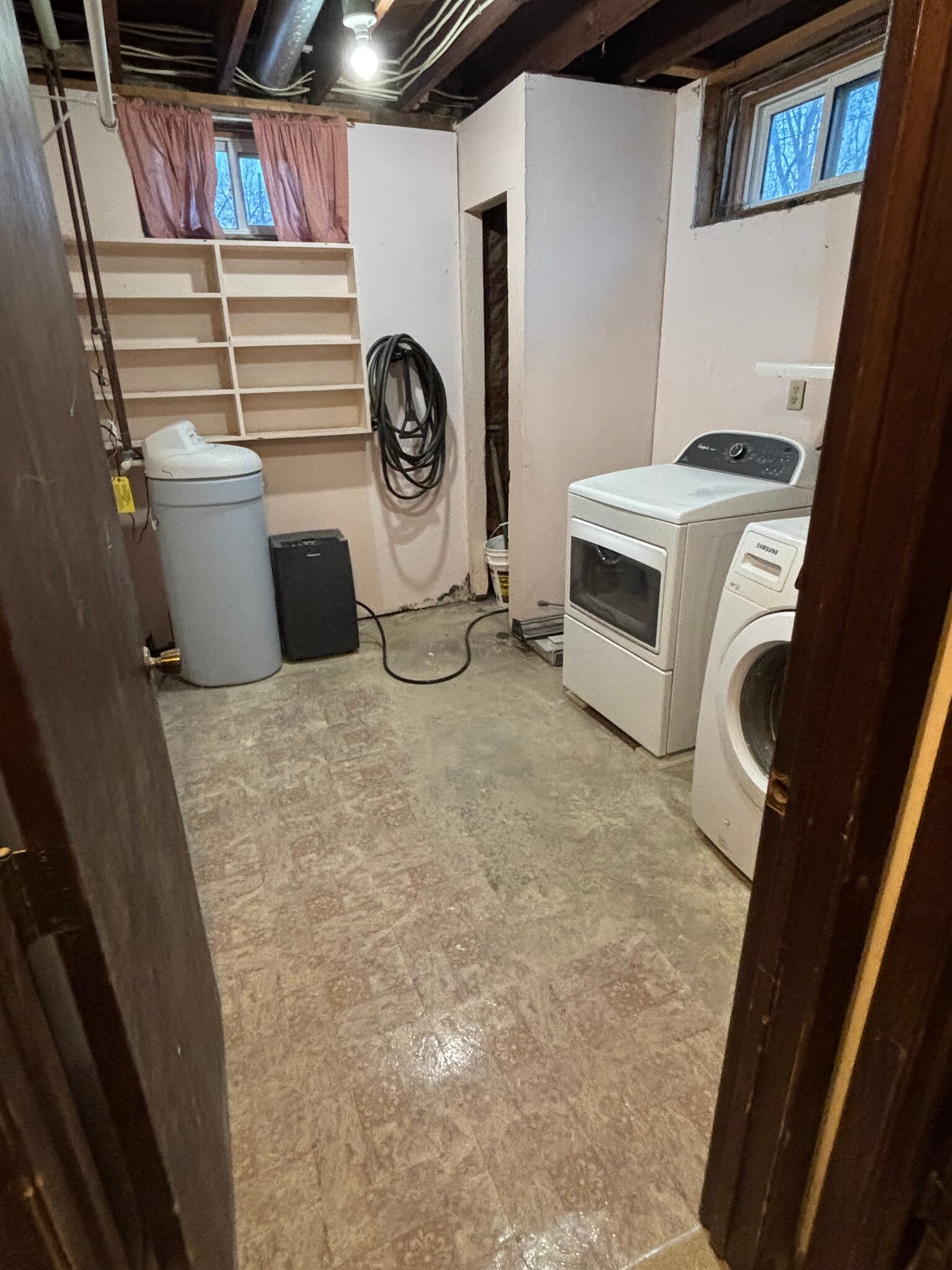 Laundry Room - 1003 S Elm Ave