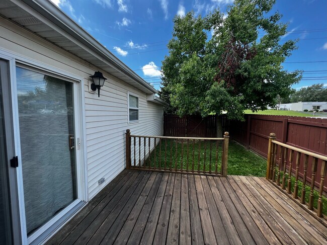 Building Photo - 731 S Sandusky St