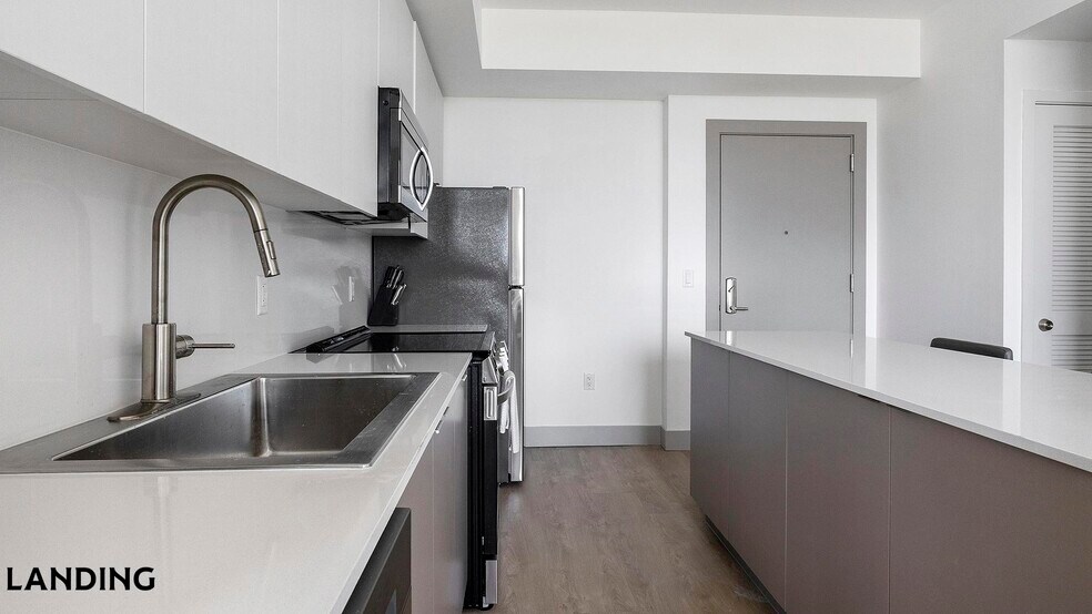 Building Photo - 1155 NE 126th St