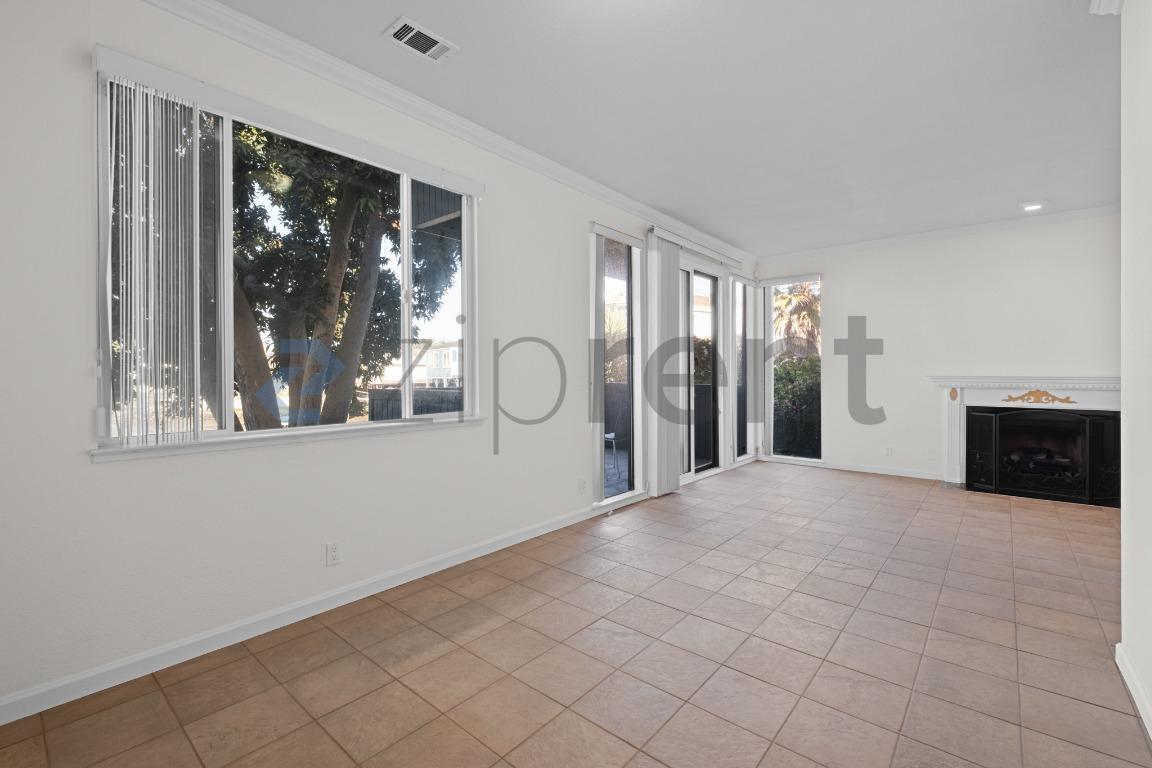 Building Photo - 1387 Crown Dr