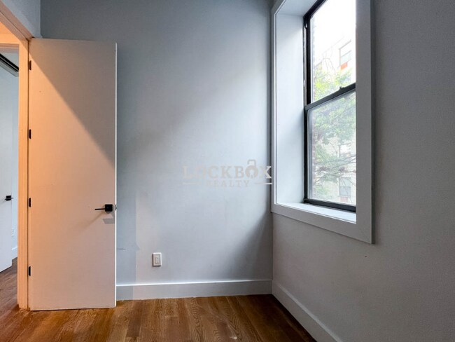 Building Photo - 1337 Gates Ave