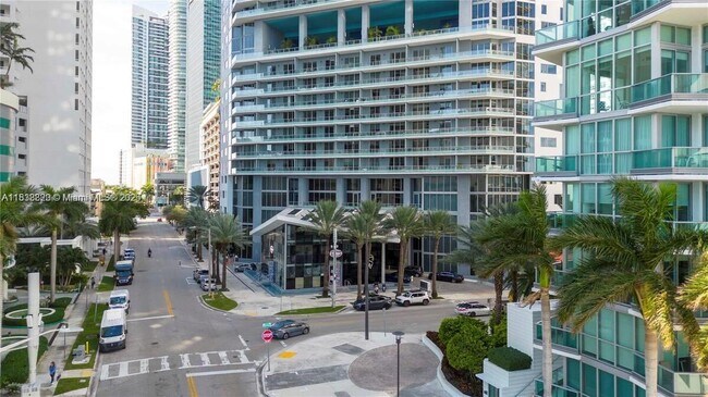 Building Photo - 1300 Brickell Bay Dr