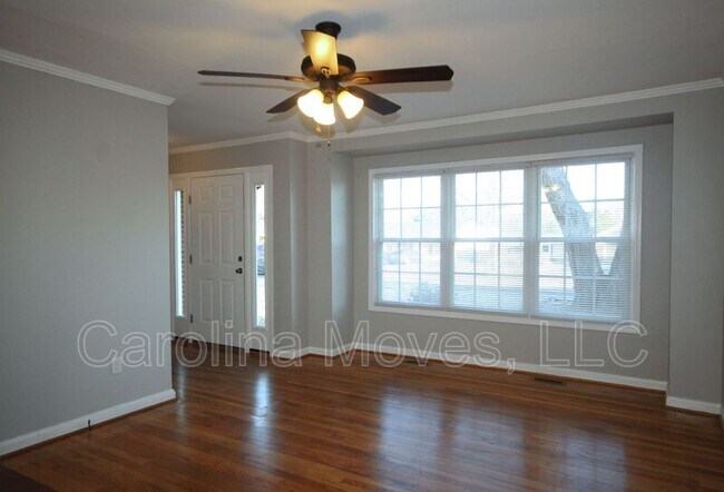 Building Photo - 16 Ashwood Ave