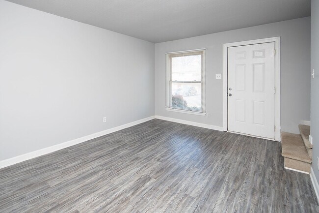 Building Photo - Spacious, affordable two bedroom townhouse in a great location in Charlotte!