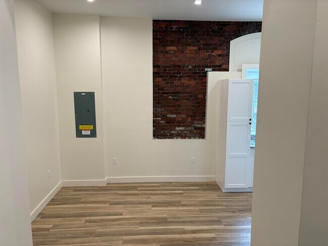 Building Photo - 22 S Main St