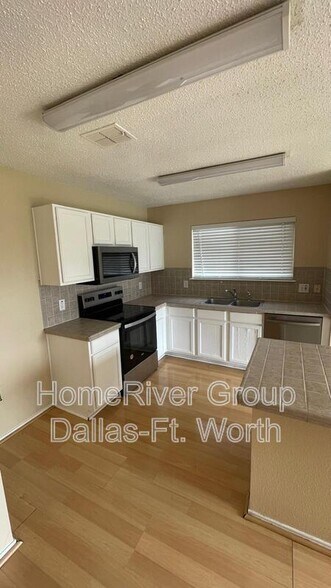 Building Photo - 317 Sweetgum Dr