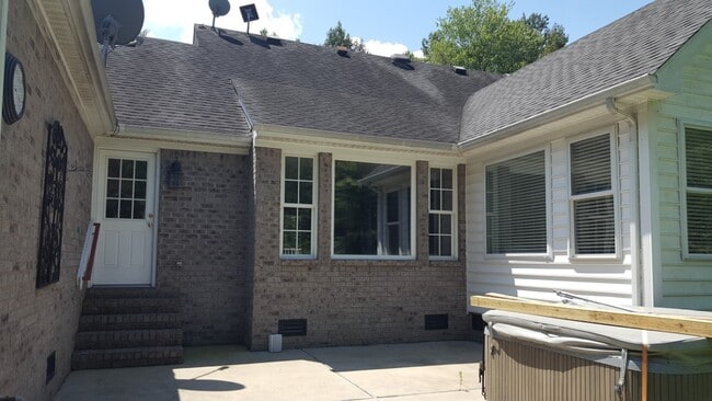 Building Photo - 3512 Douglas Rd