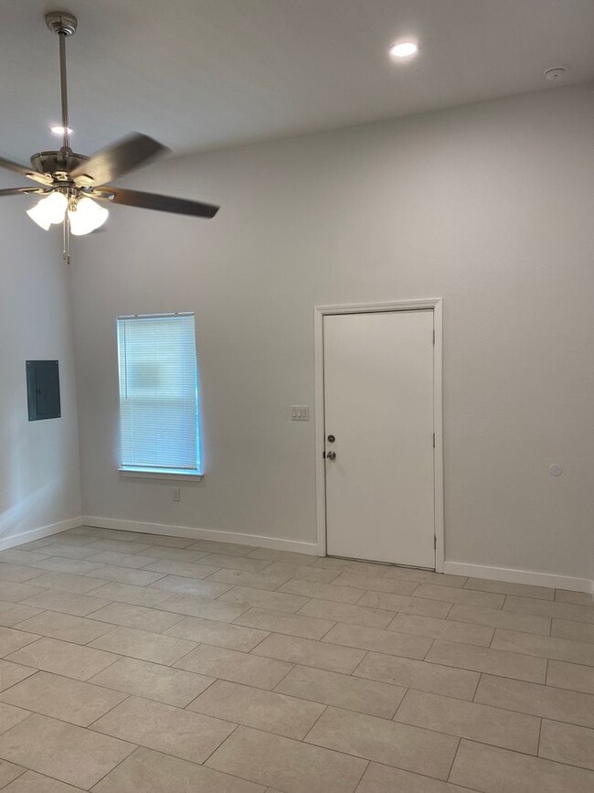 Building Photo - 1119 Guadalupe St