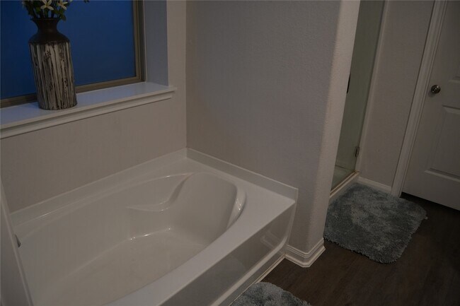 Building Photo - 17616 Cedar Crst Dr